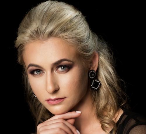 Renginių vedėja Simona Mocejūnaitė